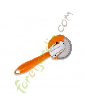 Roulette à pizza en forme de découpeuse Stihl réf. 0420-960-0013