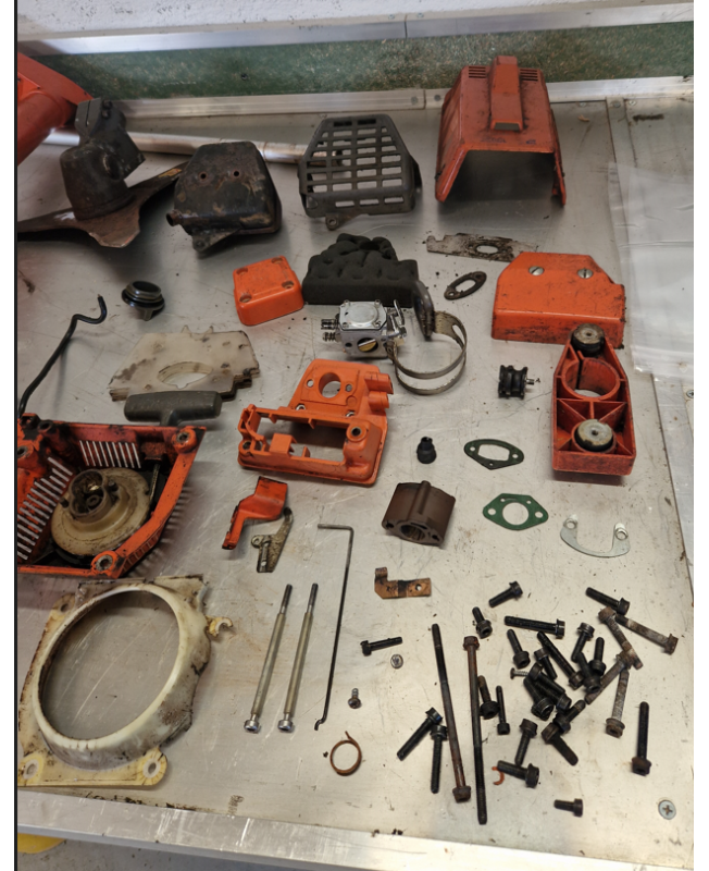 Lot de pièces d'occasion pour débroussailleuse Husqvarna 250 RX Lot de pièces d'occasion pour débroussailleuse Husqvarna 250 RX